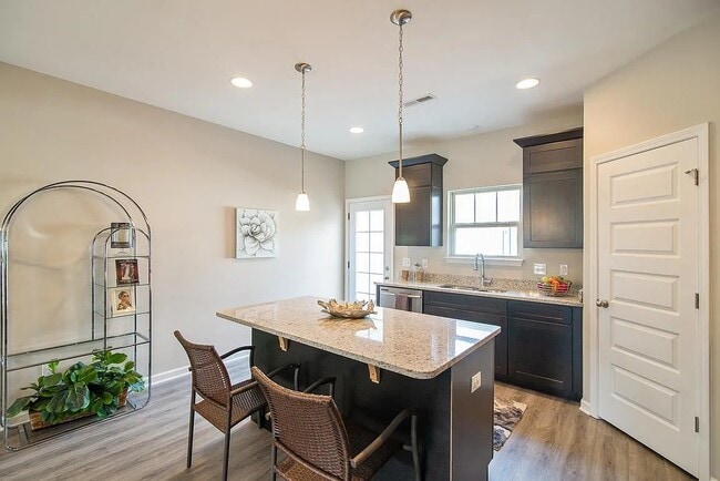 Foto del edificio - 1414 White Dutch Ln