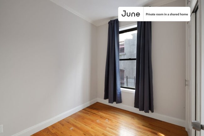 Building Photo - Private bedroom in 4 bed/1 bath Home