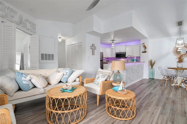 Foto del edificio - 4057 Crockers Lake Blvd