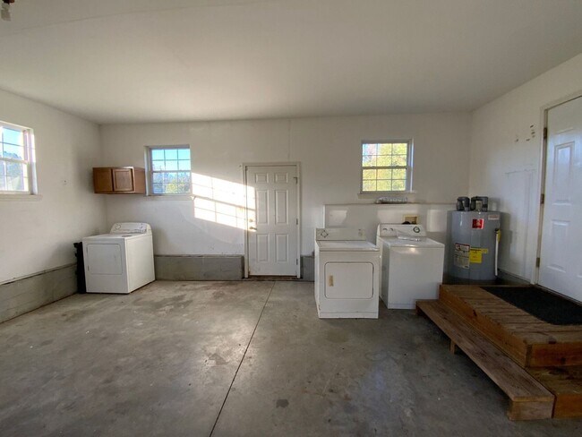 Foto del edificio - 3 BR 2 BA Southwest