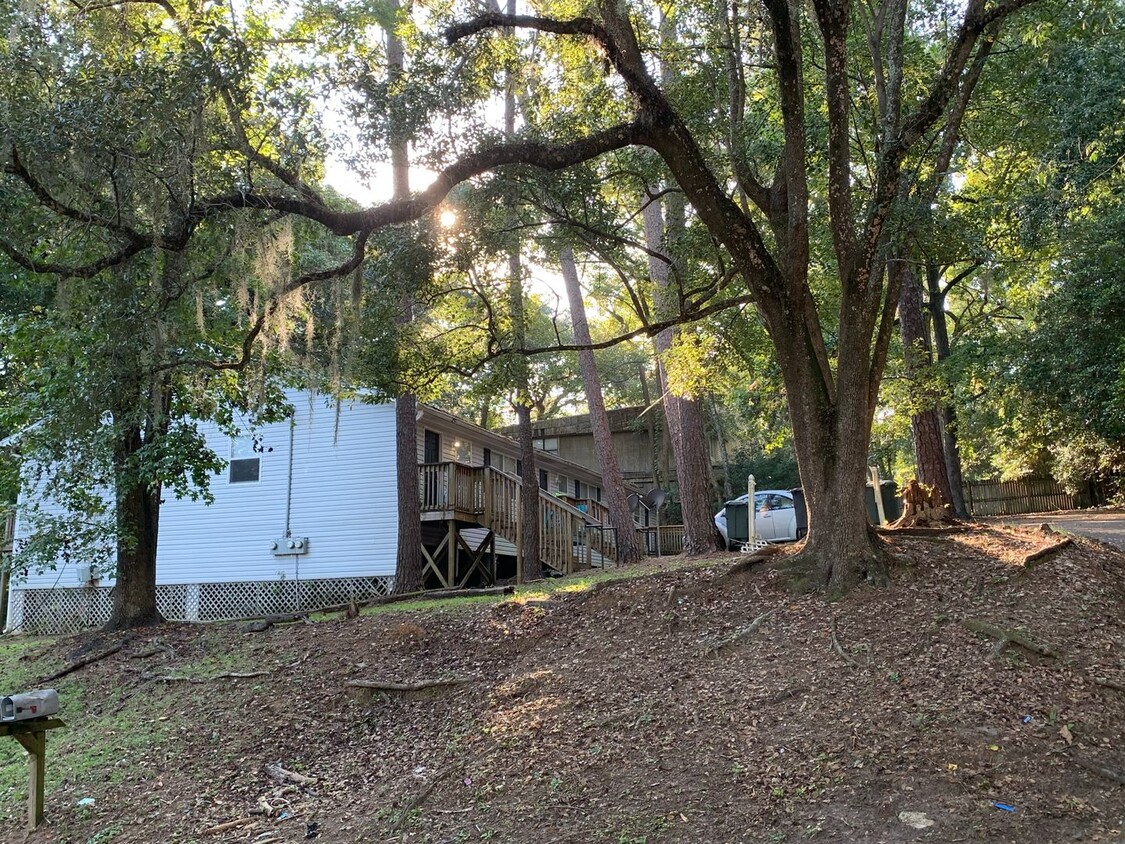 Primary Photo - 2110 Golf Terrace Dr