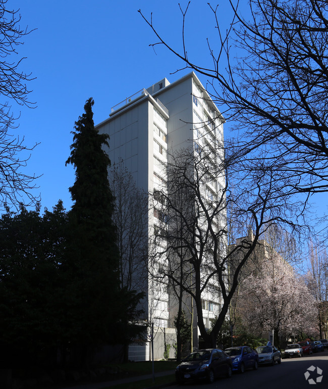 Photo du bâtiment - Connaught Apartments