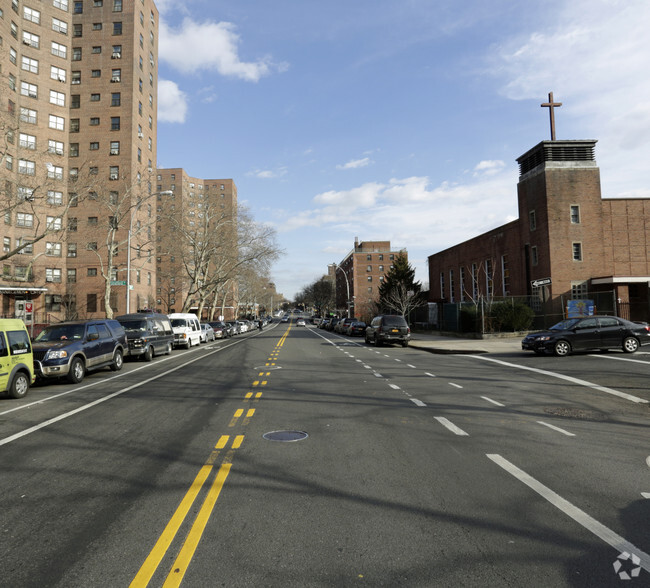 Building Photo - Bronx River and Addition