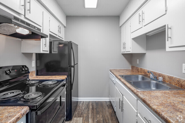 1BR, 1BA - 706SF - Kitchen - Hickory Chase