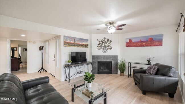 Foto del edificio - 8787 E Mountain View Rd