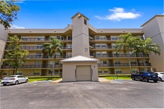 Building Photo - 27 Royal Palm Way