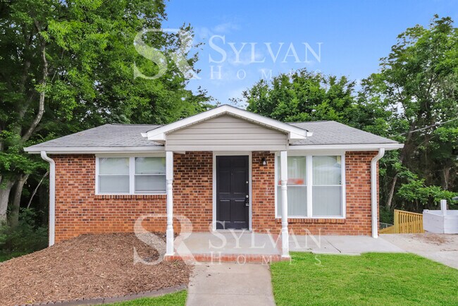 Foto del edificio - Charming 3 BR, 2 BA home is move-in ready