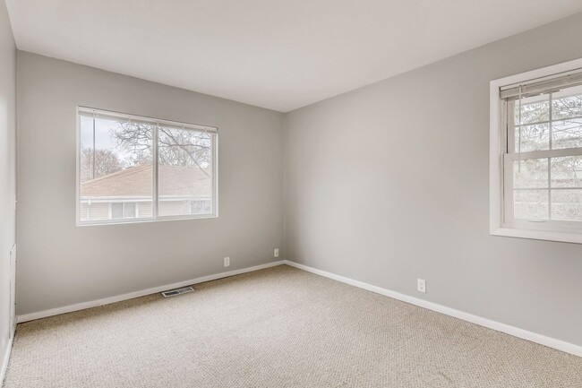 Building Photo - Perfect 3 Bedroom Home in Saint Louis Park!