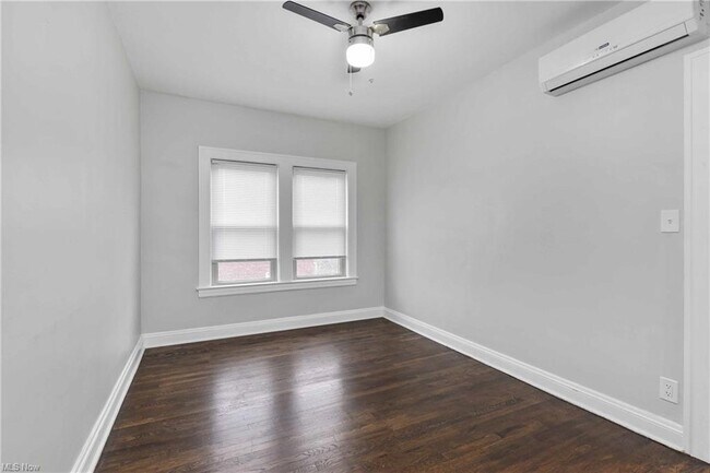 Building Photo - 1385 Cranford Ave