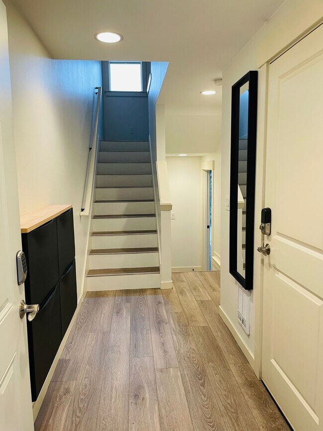 Building Photo - 5020 Delridge Wy SW