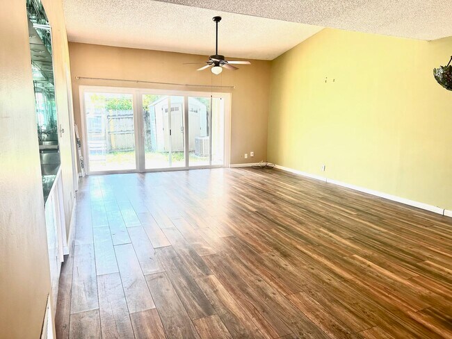 Foto del edificio - 6984 NW 29th Ln