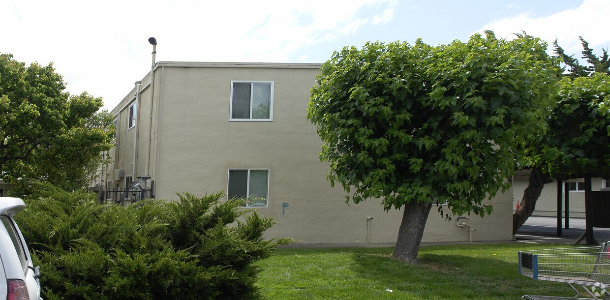 Building Photo - 1506 Garcez Dr