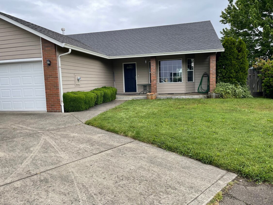 Primary Photo - 3 bedroom 2 bath house