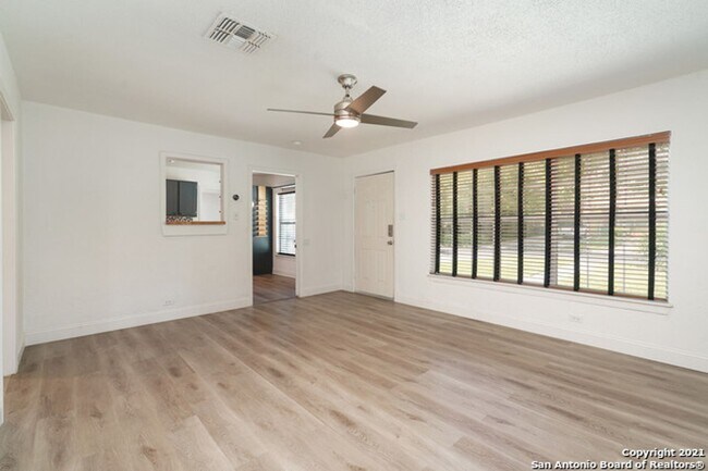 Foto del edificio - Stylishly Updated 3-Bedroom, 2-Bath Home i...
