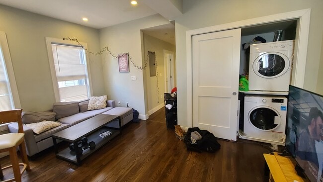 Building Photo - 17 Dorset St