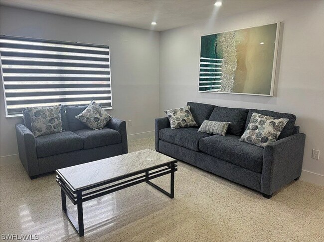 Foto del edificio - 2231 Isle of Pines Ave