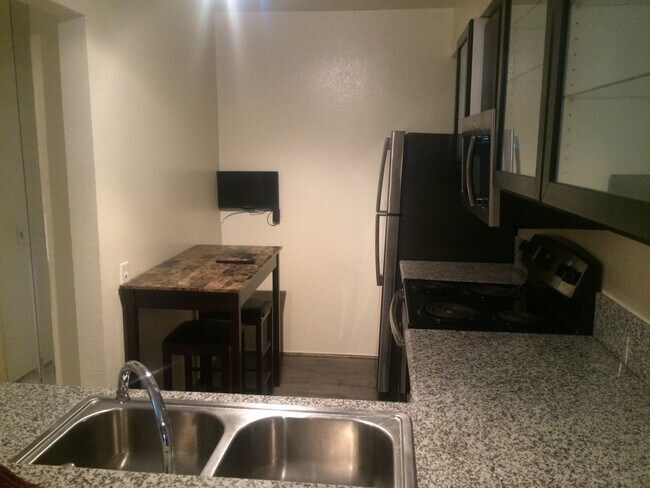 Foto del edificio - 7948 Mission Center Ct