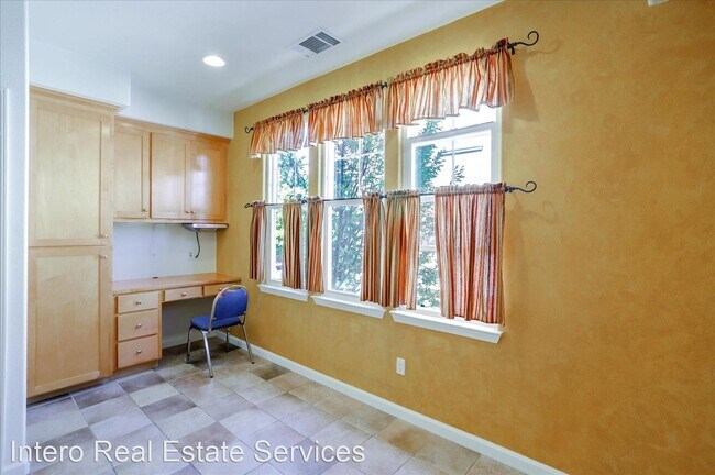 Building Photo - 2 br, 2.5 bath House - 4038 Fitzpatrick