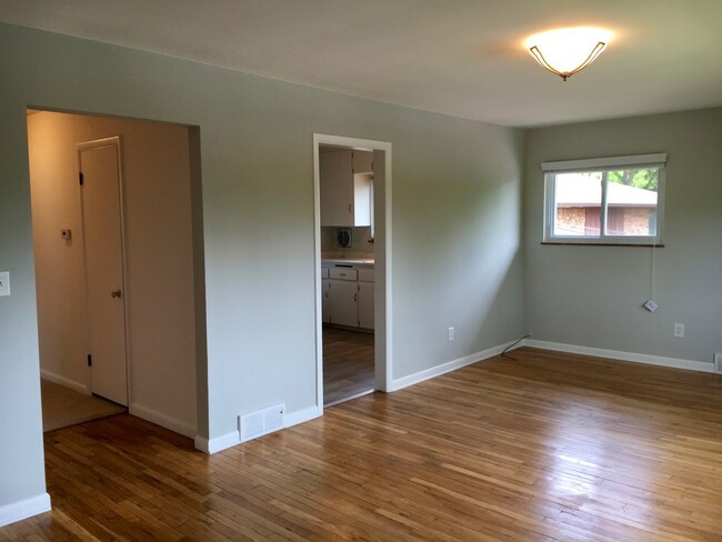 living/dining room - 1822 Jackson Ave