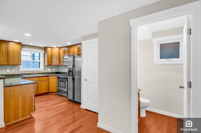 Building Photo - 9219 Ashworth Ave N