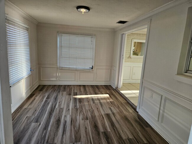 Foto del edificio - 11205 Meadow Dr