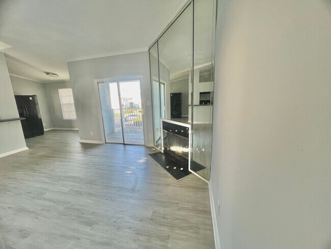 Foto del edificio - Sunny and Bright Virginia Beach Apartment