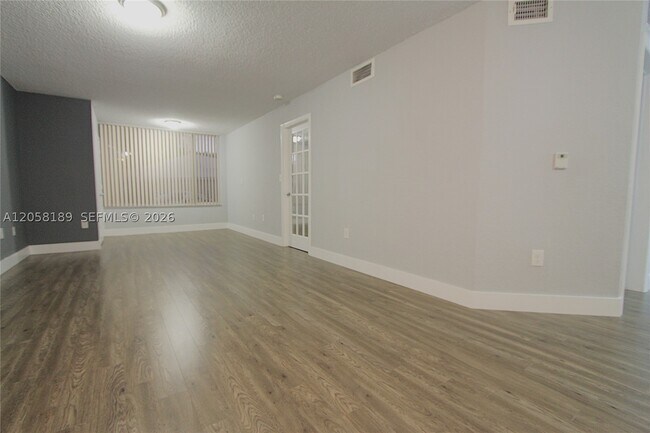 Foto del edificio - 2803 N Oakland Forest Dr
