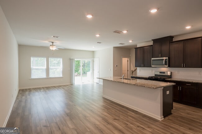 Building Photo - 1585 Villageside Ct