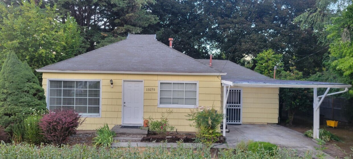 Primary Photo - Wonderful Cottage 3 Blocks from Beaverton ...