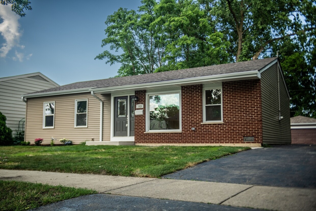 Primary Photo - 1028 Valley Stream Dr
