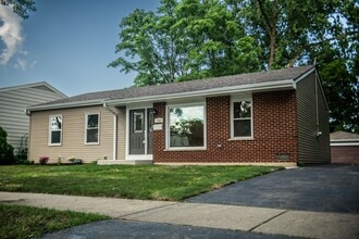 Building Photo - 1028 Valley Stream Dr