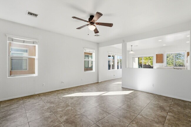 Foto del edificio - 907 E Catkins Pl