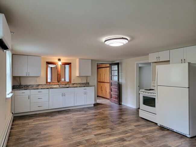Foto del edificio - 189 W Maple Grove Rd