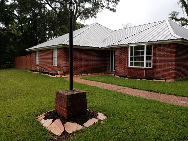 Foto del edificio - 1409 S Columbia Dr