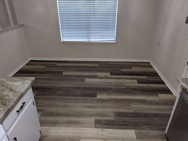 Foto del edificio - 535 Hillebrandt St