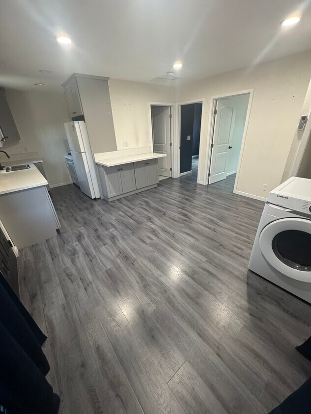 Photo - 8715 Burton St (Bellflower, CA)