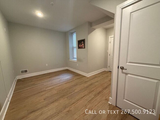 Foto del edificio - 1229 N Franklin St