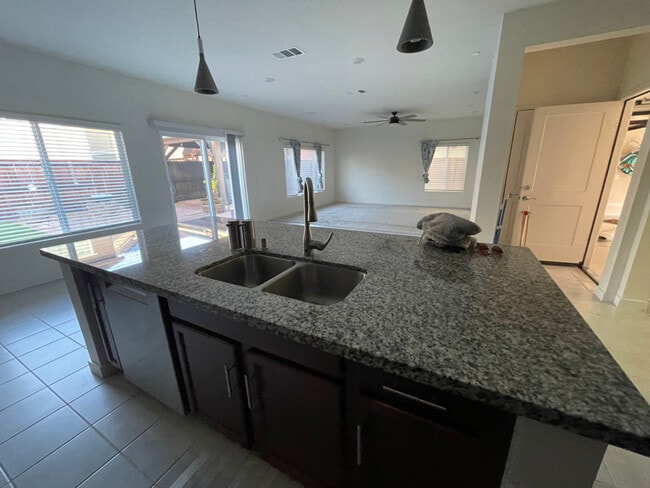 Foto del edificio - 1070 John Hopkins Ct