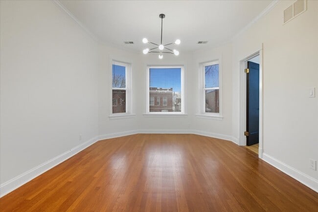 Building Photo - 2441 N Avers Ave