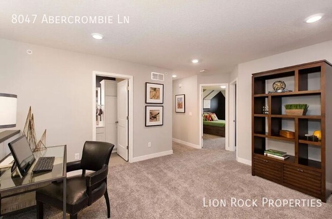 Foto del edificio - 8047 Abercrombie Ln