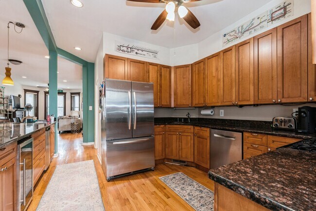 Foto del edificio - 3140 N Kenmore Ave