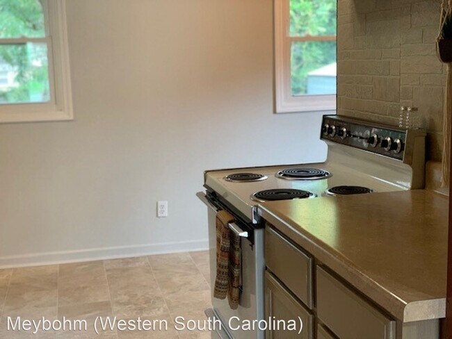 Building Photo - 3 br, 1.5 bath House - 723 Washington Circle