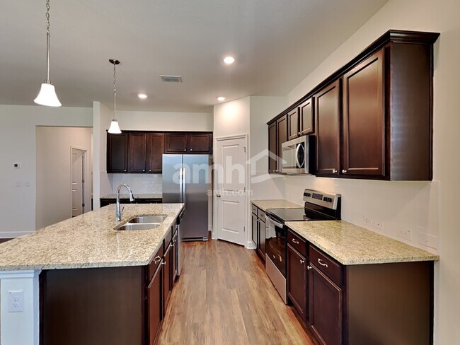 Foto del edificio - 33829 Night Lily Dr