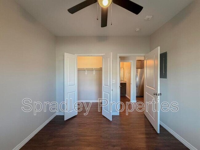 Foto del edificio - 1124 W Ave O