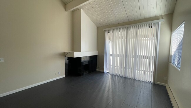 Building Photo - 2101 Shoreline Drive #439 - 30% Rental Fee