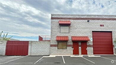 Building Photo - 1613 Carse Dr