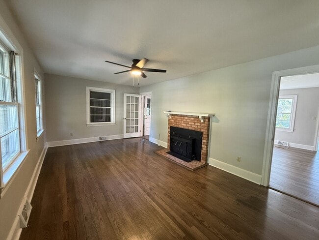 Building Photo - 207 Belvedere Dr