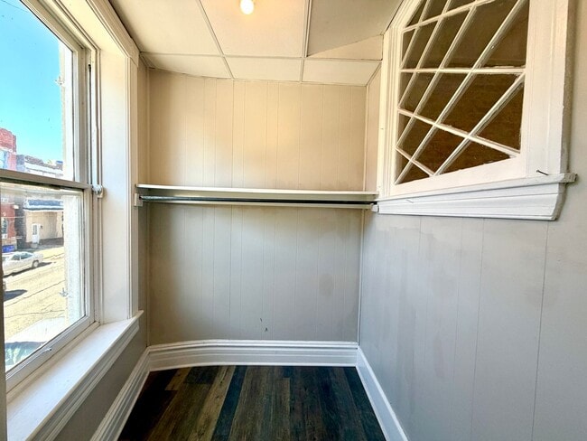 Building Photo - 162 S Potomac St