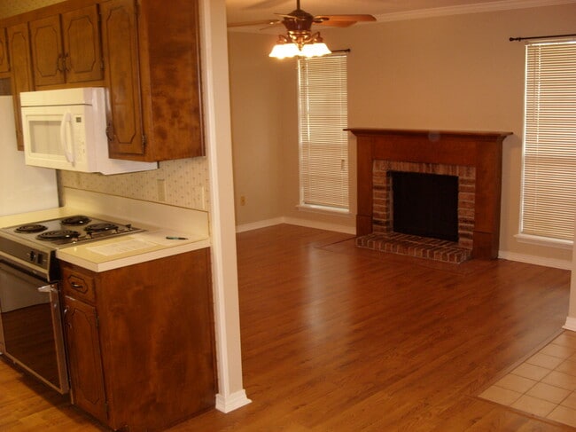 Building Photo - 3137 Cedar Creek Dr