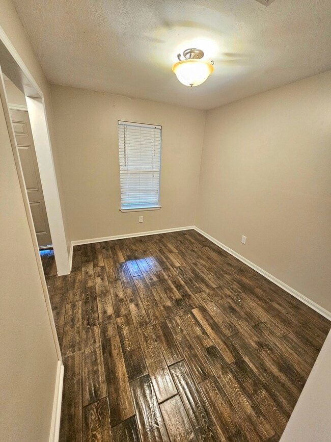 Foto del edificio - 516 Colynwood Dr